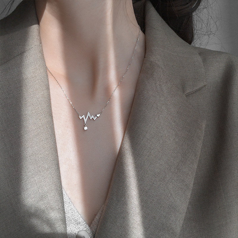 S925 เงิน ECG อารมณ์ Influencer เวอร์ชั่นเกาหลี Simple ที่ไม่ซ้ํากันกระพริบเพชรจี้สร้อยคอ Clavicle C