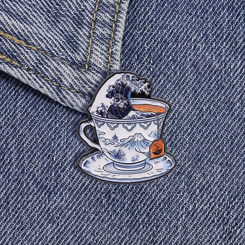Great Wave Off Kanagawa การ์ตูนถ้วยชา UV เข็มกลัดแฟชั่นเสื้อผ้าอุปกรณ์เสริมกระเป๋าเป้สะพายหลัง Badge เครื่องประดับของขวัญ