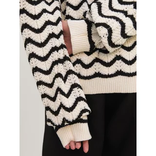 [Pomelo] เสื้อคาร์ดิแกนถักลายติดกระดุม / Wave Knit Button Cardigan