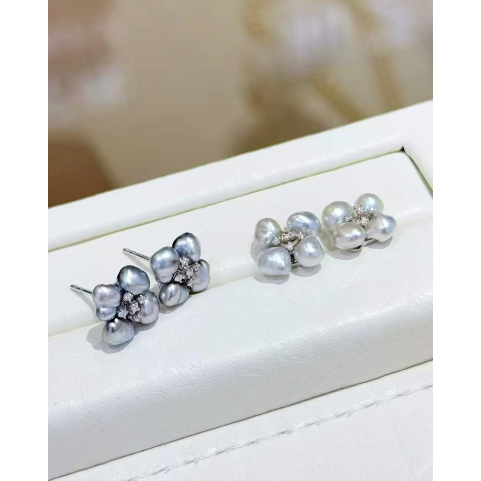 5A Tahitian Keshi Earring in 18K White Gold - with Natural Diamond - Silver / Grey (5-6mm)