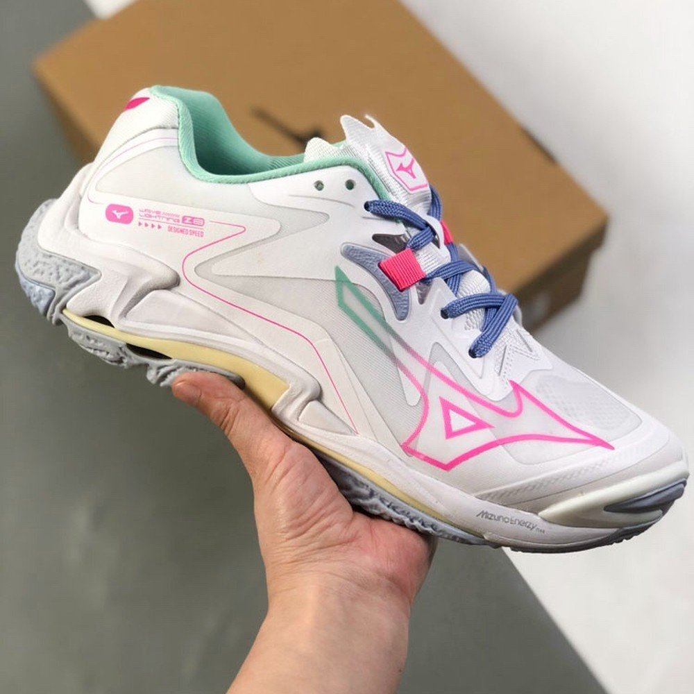 รองเท้าแบดมินตัน Mizuno Wave Lightning Z8 ออกแบบเพื่อการระบายอากาศ เหมาะสำหรับการฝึกซ้อมและแข่งขัน ข
