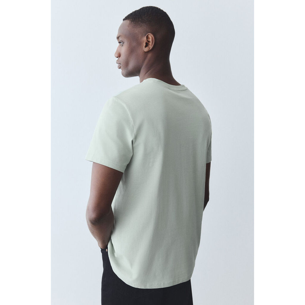 H&M(เอชแอนด์เอ็ม) เสื้อยืดคอกลมทรงปกติ ผู้ชาย 0685816_14