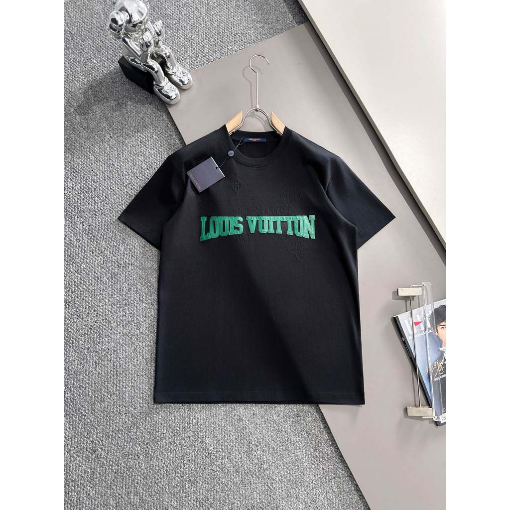 LOUIS VUITTON/LOUIS VUITTON 2026 ต้นฤดูใบไม้ผลิสไตล์ใหม่เสื้อยืดแขนสั้นผู้ชายผู้หญิงคู่อินเทรนด์กีฬา