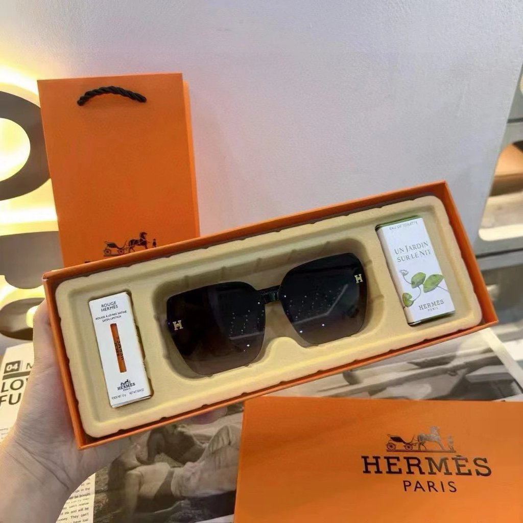 ข้อเสนอพิเศษ: ชุดสามชิ้นแว่นกันแดด เฮอร์มีส
[Hermes Glasses กล่องของขวัญสามชิ้น] Hermes Hermes Limit