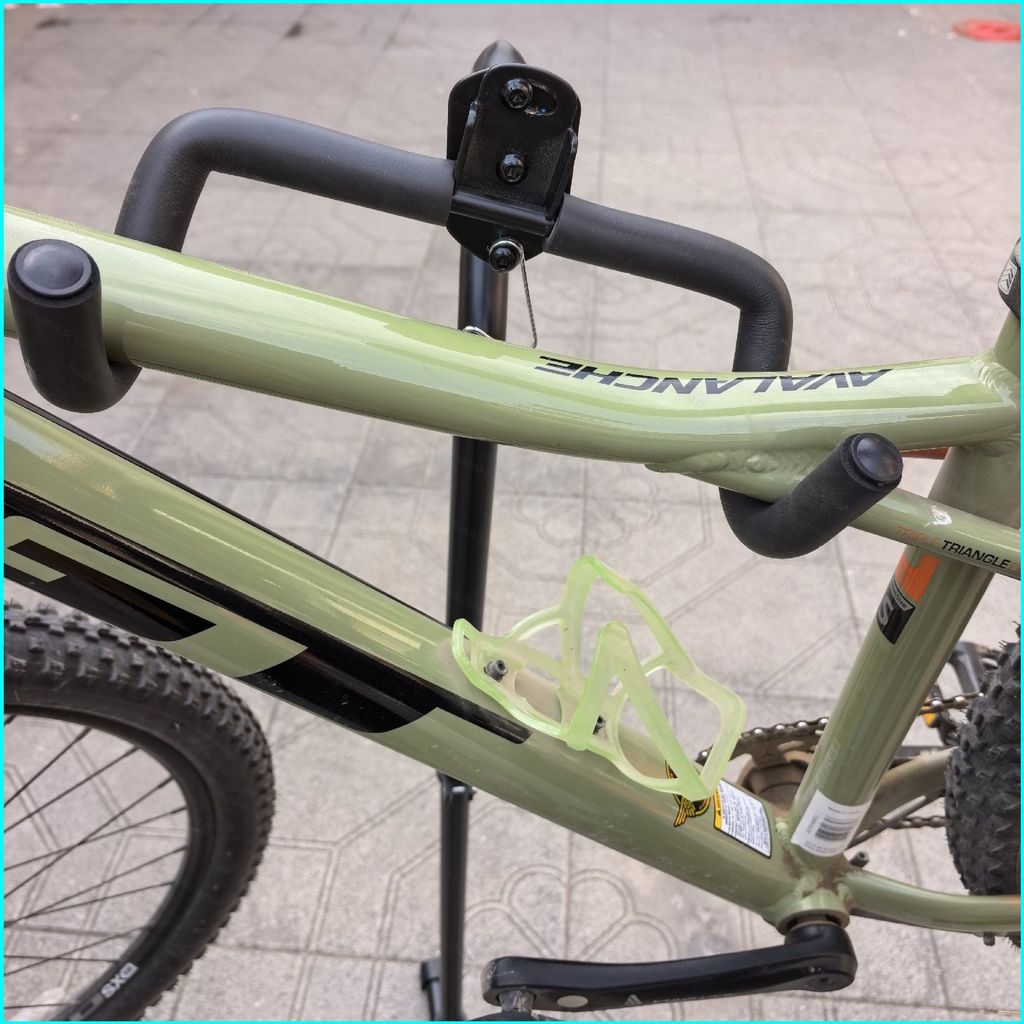 HT1 Upright Road Bike/Mountain Bike Rack Retractable Bicycle Display Rack TH1