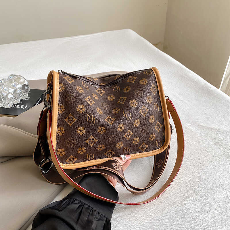 กระเป๋าสะพายพิมพ์ลายความจุขนาดใหญ่ Commuter Messenger Bag All-Match Underarm Messenger Bag