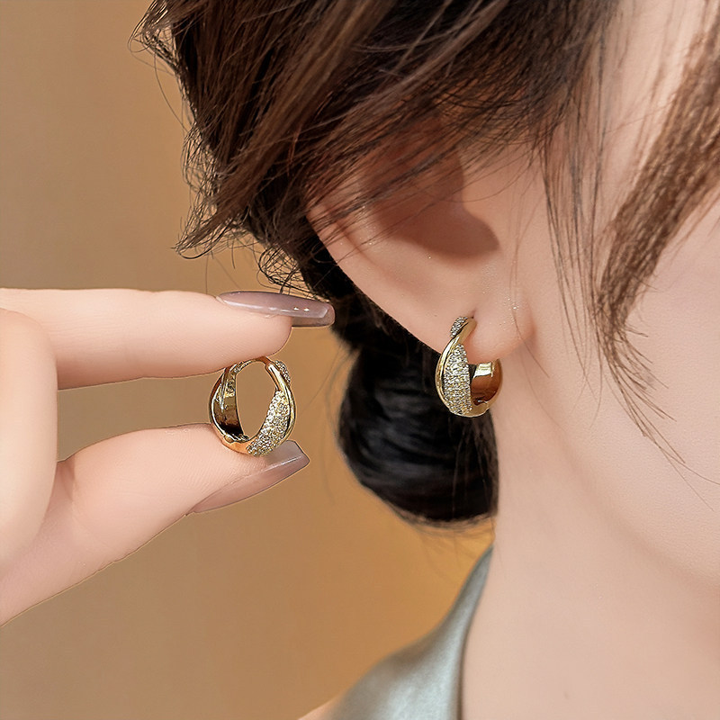 ต่างหู Twisted Gold Zirconia