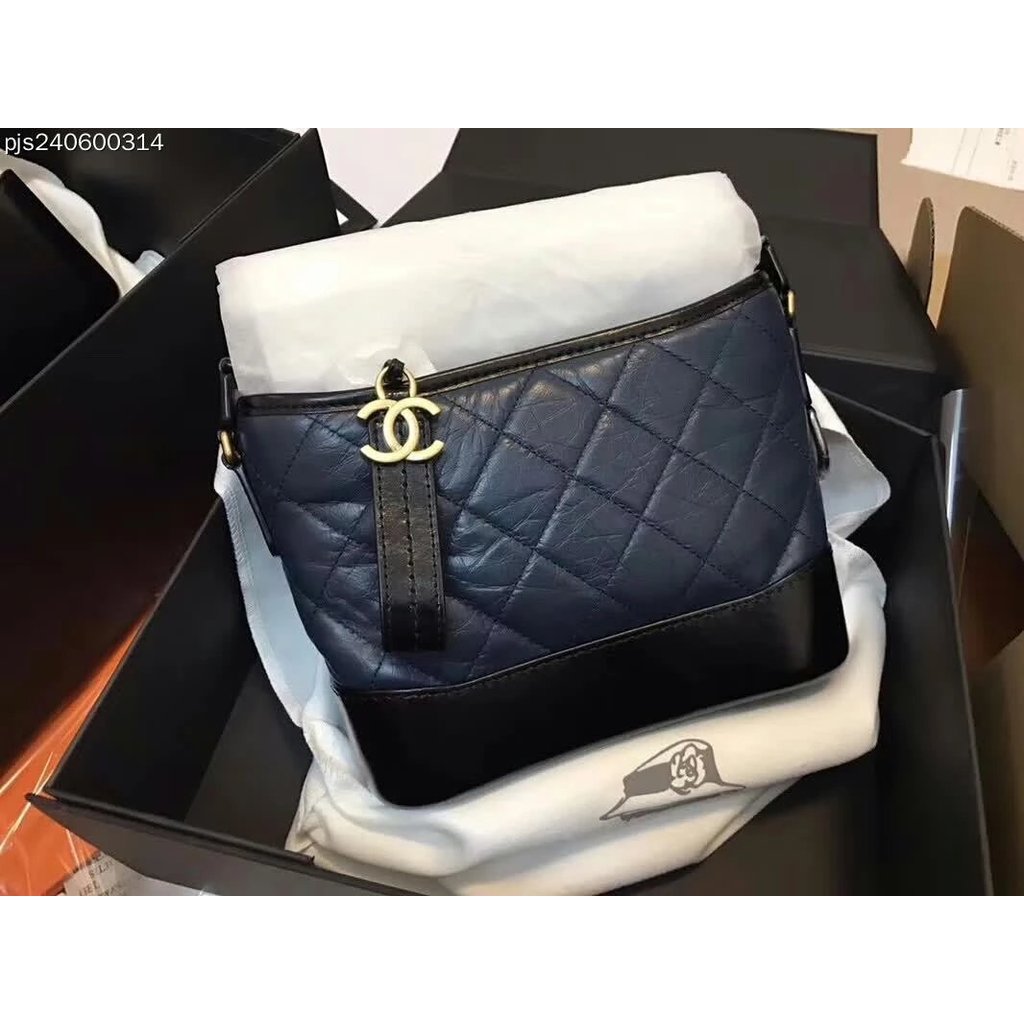 กระเป๋าสะพายข้าง CHANEL แบบสายโซ่ เพชรสีเล็ก