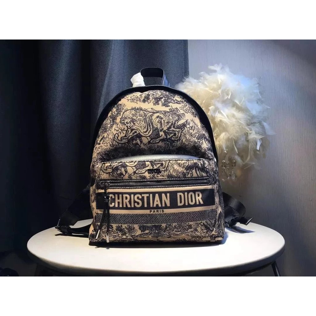 ((F2) Di @ หรือ Canvas และ Black Grain Touch Calfskin Backpack Backpack, Di @ หรือรายละเอียดโลโก้
