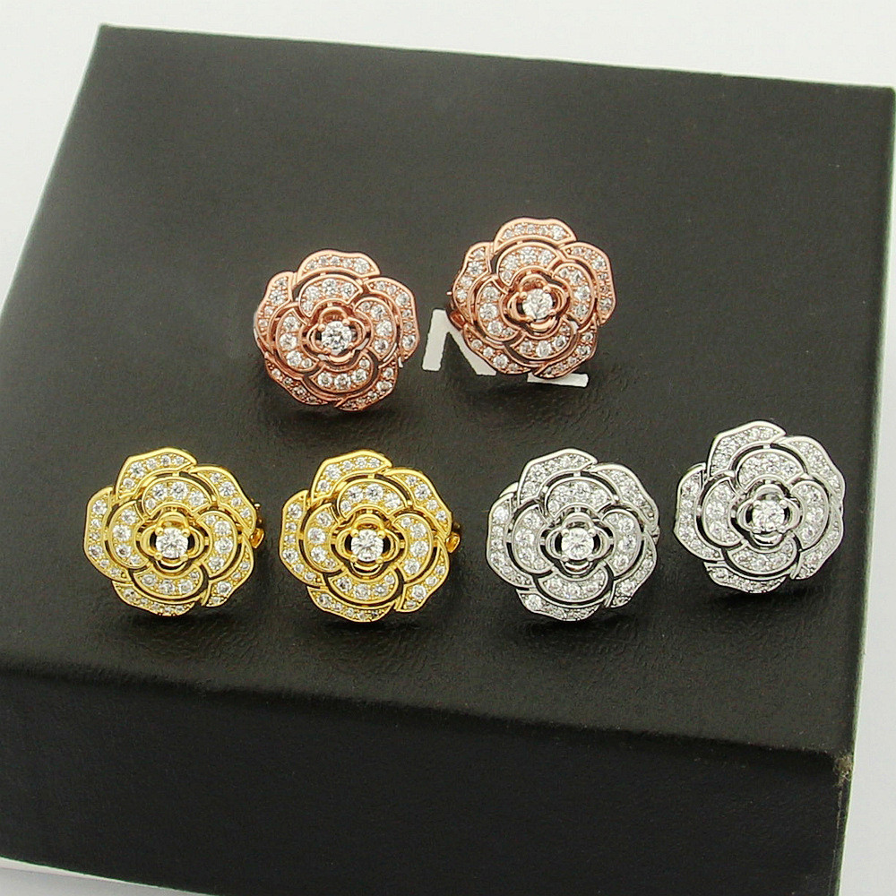 G Camellia Hollow Camellia ต่างหูเพชรเต็มต่างหูสุภาพสตรี Camellia พร้อมต่างหูเพชร