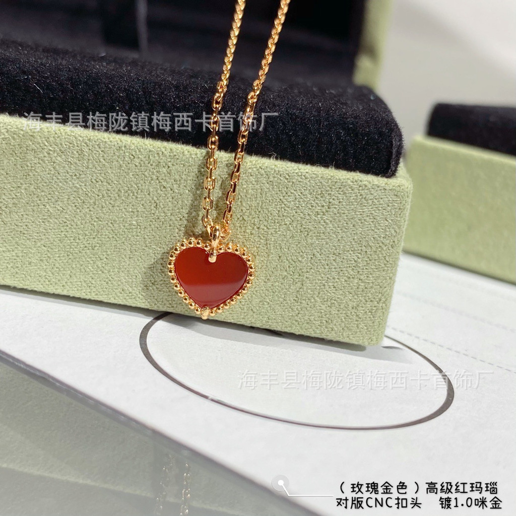 สร้อยคอหัวใจชุบทองโรสโกลด์ 18K รุ่น Van Gogh v Gold Clover Carnelian G77N