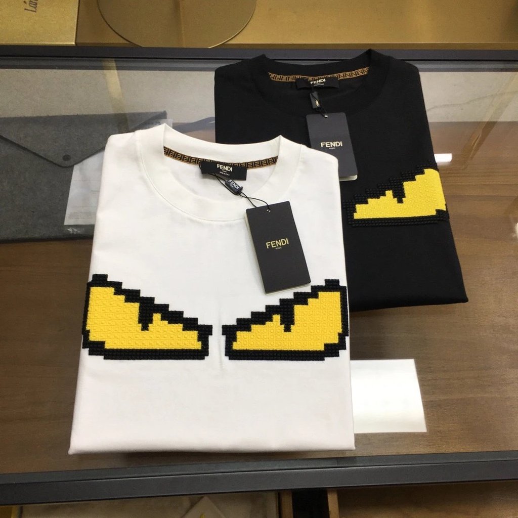 [Su Zimo Luxury Trend Club] FENDI FIDI Pixel Little Monster Eyes เสื้อยืดคอกลมแขนสั้น (สีดําสีขาวสอง
