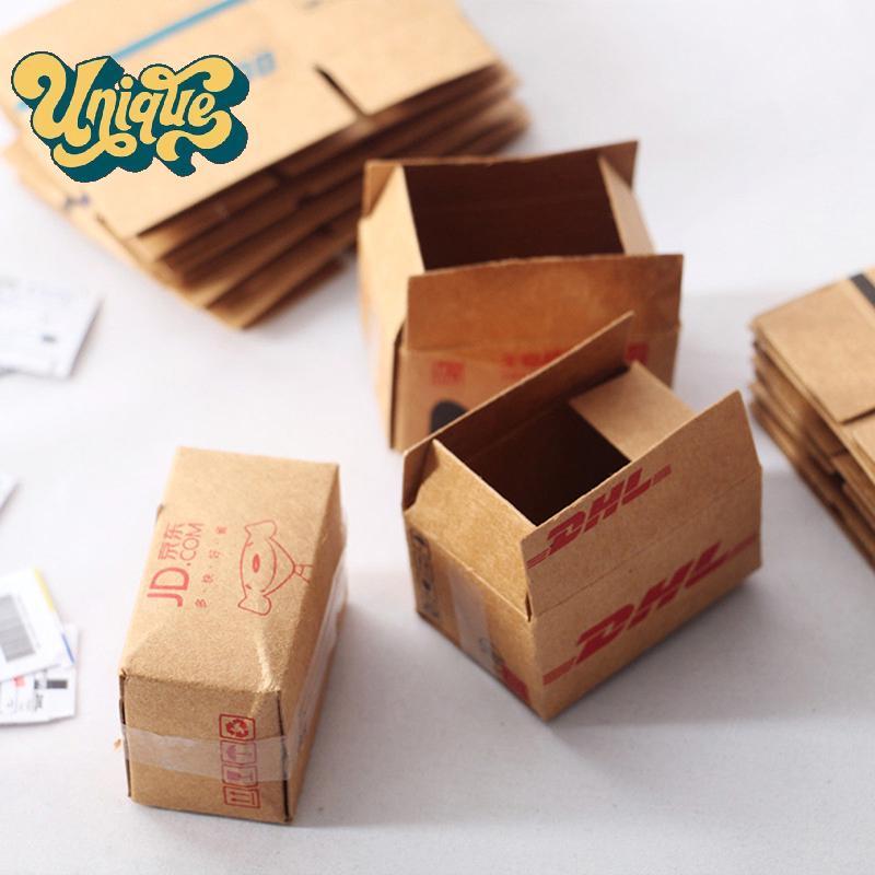 (Unique) 1 ชุด Mini Carton Express Carton 1:12 Dollhouse Miniature Express Box Decor ของเล่น