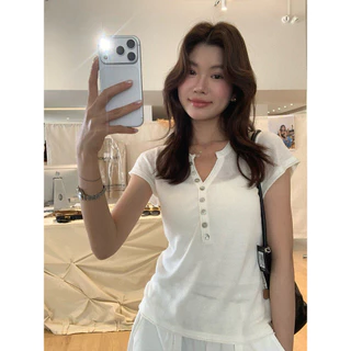 Vogue🌟พร้อมส่ง🌟 เสื้อไหมพรมแขนสั้น คอวีแต่งกระดุมผ่ากลาง ผ้านิ่มสวมใส่สบายมากๆสีพื้น (A158)