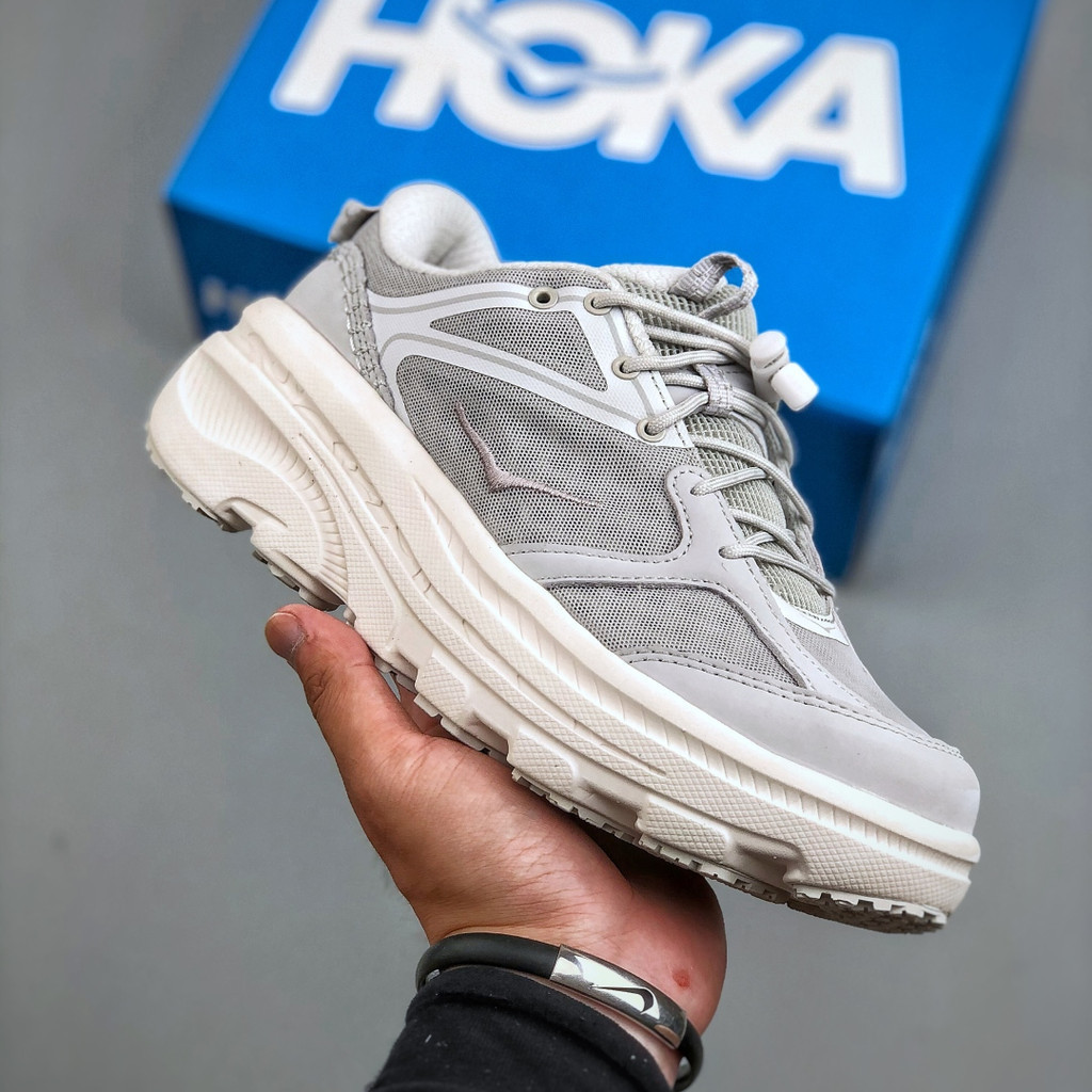 รองเท้า HOKA ONE ONE BONDI MARNI B3LS ออกแบบมาด้วยพื้นรองเท้าหนา ระบายอากาศได้ดี และพื้นรองเท้ากันลื