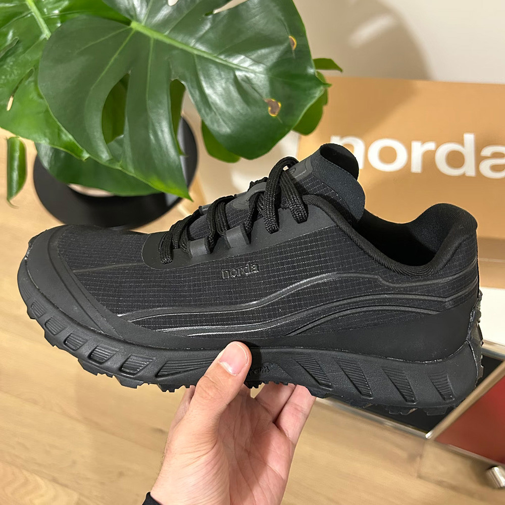 NORDA 002 Cross Country รองเท้าสำหรับวิ่งและเดินป่าผู้ใหญ่ทั้งชายและหญิง น้ำหนักเบาทราบทางได้ดี และท