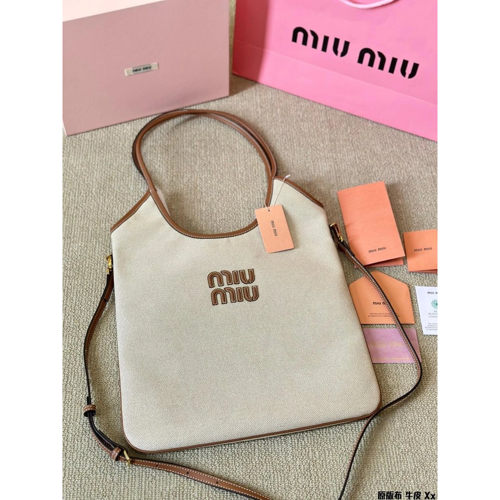 Original Cloth Cowhide miumiu Limited Edition Muiu Tote Bag กระเป๋าช้อปปิ้งเรียบง่ายและสวย miumiu แล