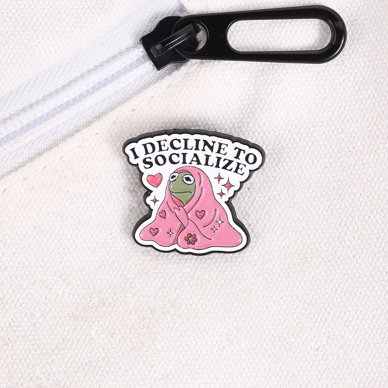 I Decline To Socialize กบเคลือบ Pin ตลก Pepe กบ Meme เข็มกลัด Lapel Pin สําหรับกระเป๋าเป้สะพายหลัง A