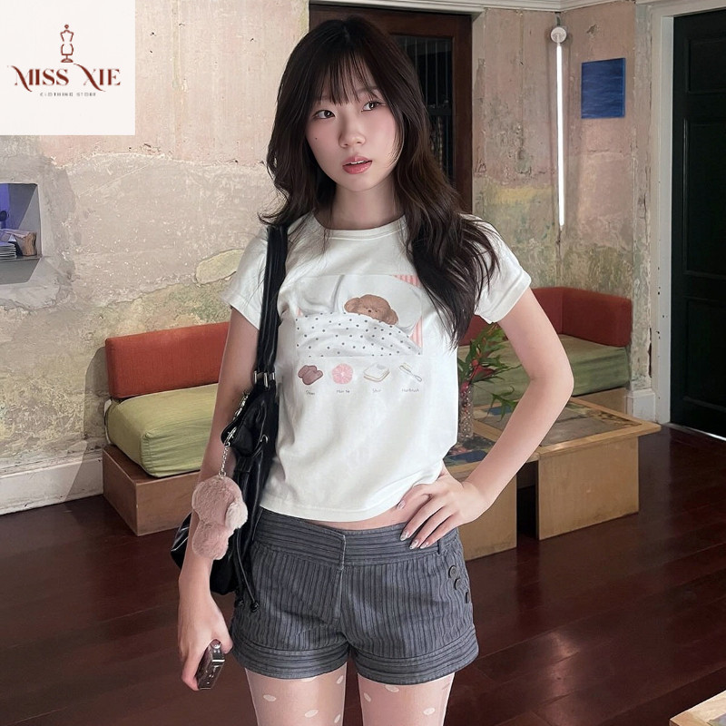เสื้อครอปแขนสั้นคอกลมพิมพ์ลายลูกสุนัขนอนหลับจาก Babytees ทรงเข้ารูป ยืดหยุ่นได้ดี ทันสมัยและใช้งานได้หลากหลาย