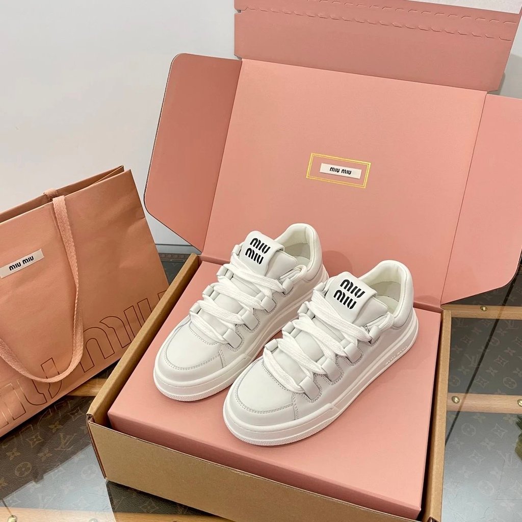 MiuMiu2023 รองเท้าสีขาวลําลองพื้นหนาสําหรับฤดูร้อนฤดูใบไม้ผลิ