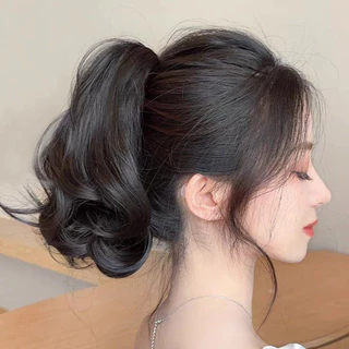 (ในสต็อก) ที่มองไม่เห็นไม่มีรอยต่อ คว้า วิกผมหยิกจําลองผมหางม้าปลอมคลิปต่อผมแบบคลิปออน