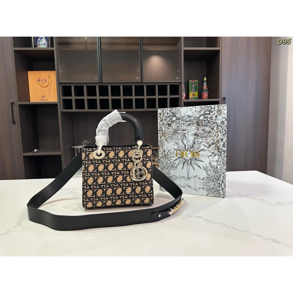 Dior Lady Dior Lady Bag กระเป๋าสะพาย Messenger Bag