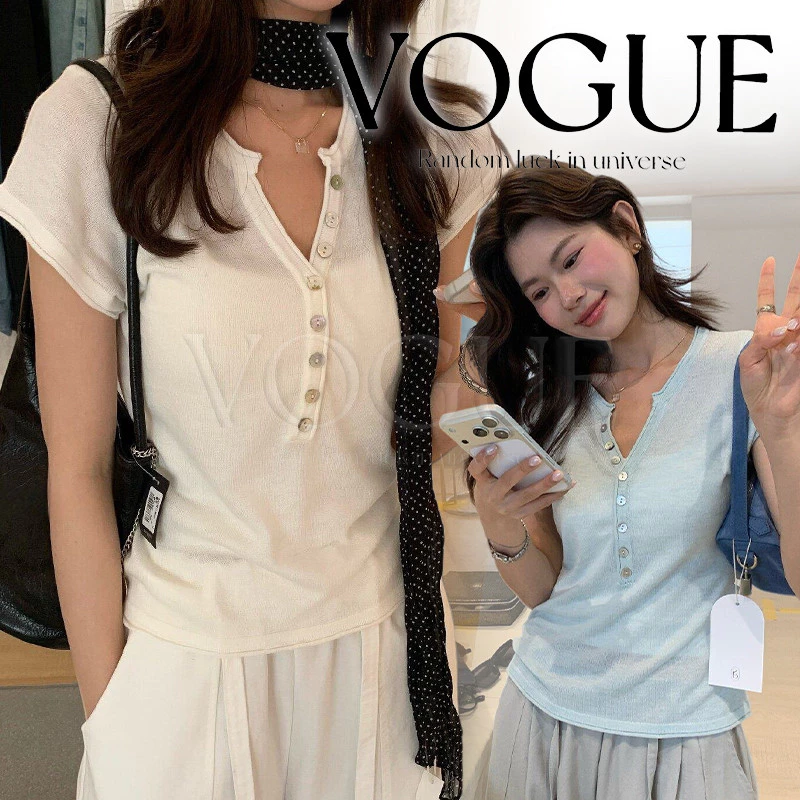Vogue🌟พร้อมส่ง🌟 เสื้อไหมพรมแขนสั้น คอวีแต่งกระดุมผ่ากลาง ผ้านิ่มสวมใส่สบายมากๆสีพื้น (A158)