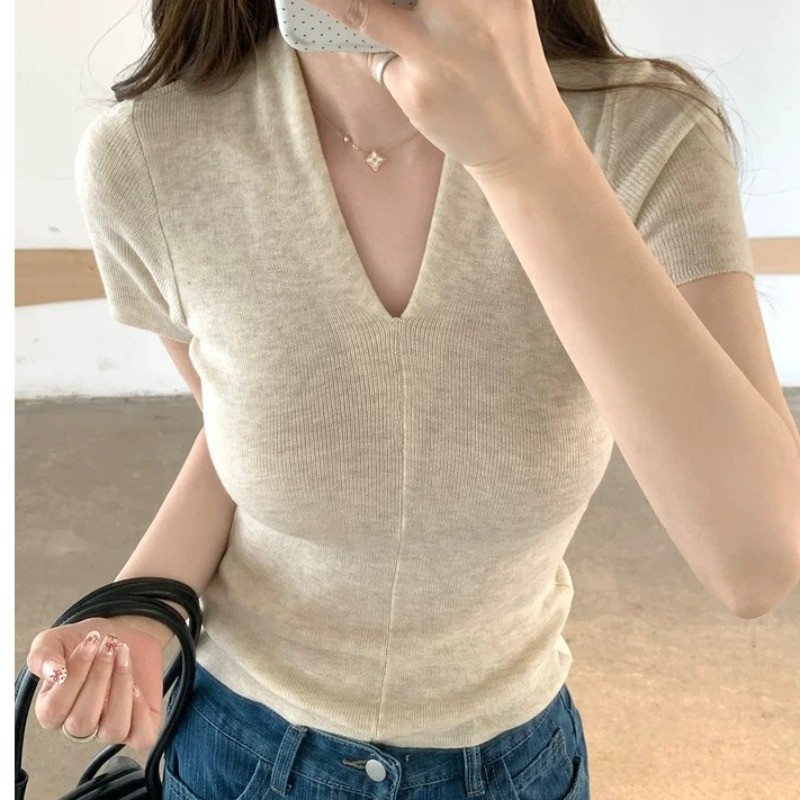 ฤดูร้อนใหม่ผู้หญิงอ่อนโยนสีทึบคอวีถักแขนสั้นเสื้อยืด 260508
