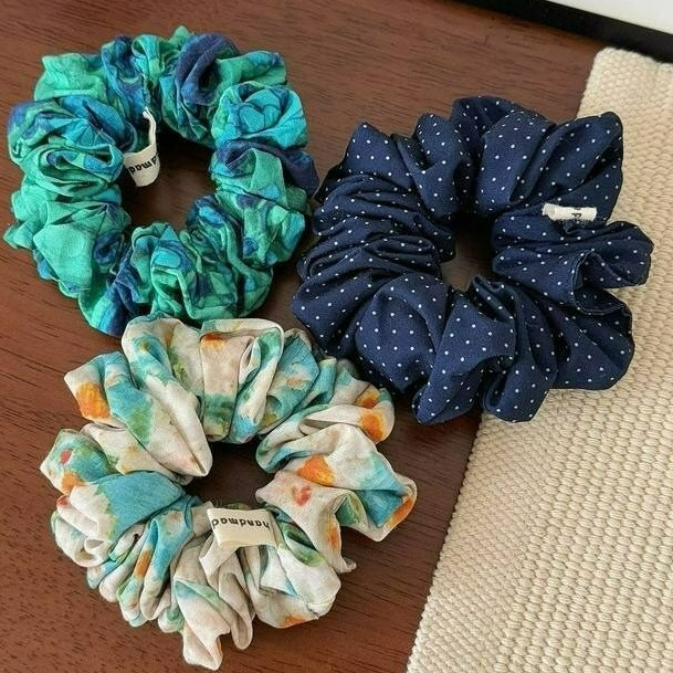 Scrunchies สีเขียวอ่อนโยน พิมพ์ลายสวยงาม เครื่องประดับผมแบบยางสำหรับวัน.daily.use