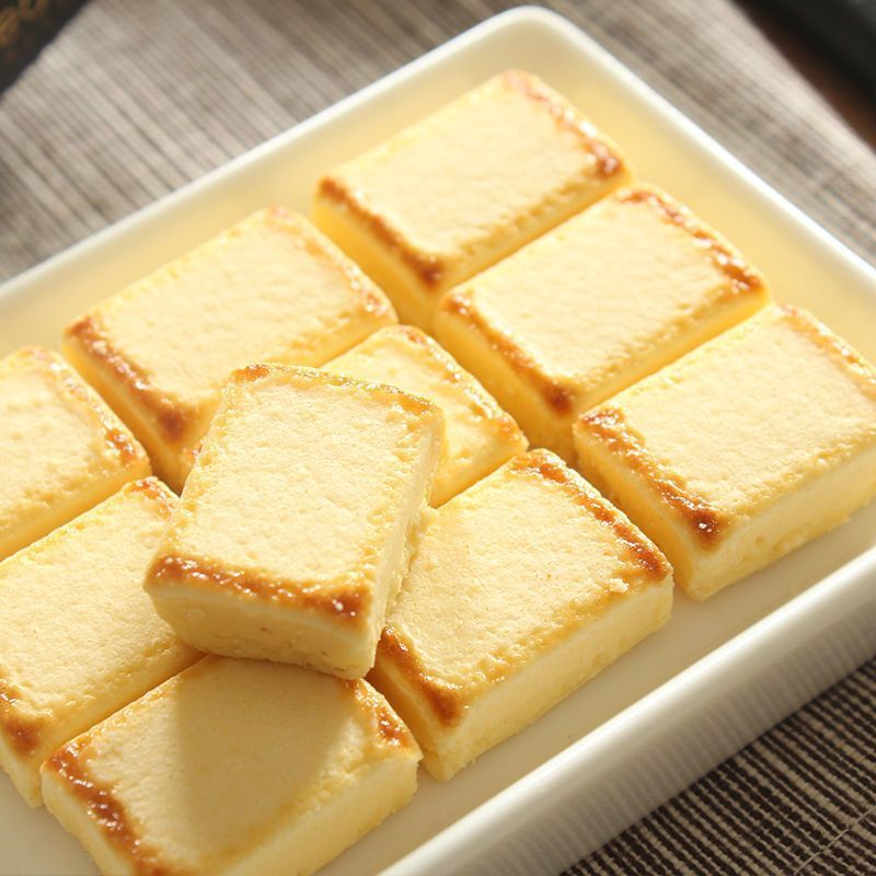 ญี่ปุ่นนําเข้าขนม Morinaga BAKE Half-Cooked Cheese Cube ช็อคโกแลตกล่อง 38g 4/27/A