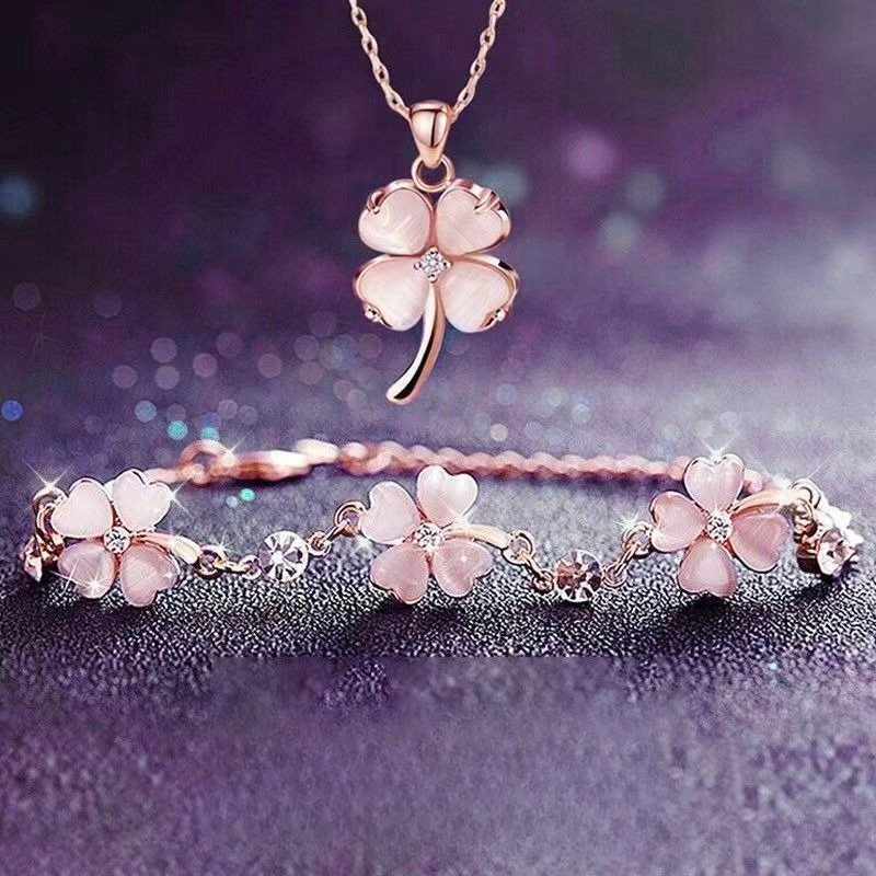 สร้อยข้อมือผู้หญิง ออกแบบสวยงาม สีชมพูเหมือนดอกซากุระ เหมาะสำหรับสวมใส่ในฤดูร้อนและเป็นเครื่องประดับทันสมัย