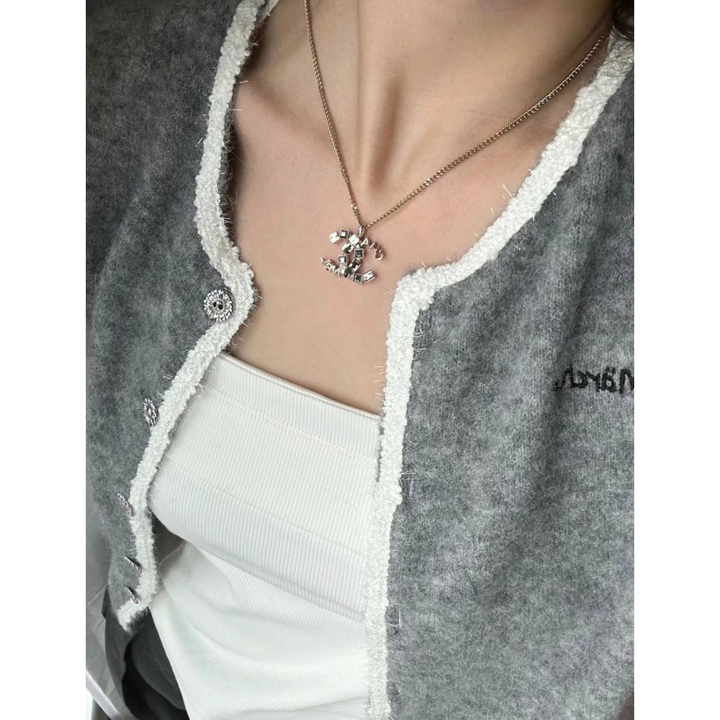 ป้ายเดิม AAA + 1: 1 สร้อยคอสไตล์ใหม่ Golden Letter Square Rhinestone สร้อยคอคู่ Chanel Clavicle Chai