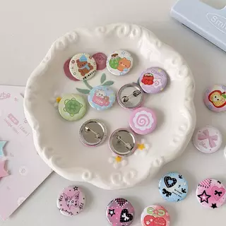 (the) 6 ชิ้นน่ารักการ์ตูนมินิปุ่มป้าย Kawaii Retro Girls เด็ก Bapa กระเป๋าดินสอ DIY ตกแต่งเข็มกลัด Pin อุปกรณ์เสริม (TH)