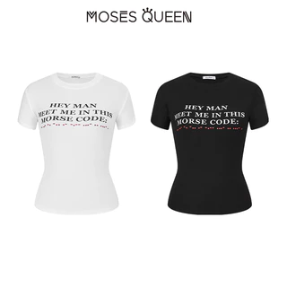 MOSESQUEEN กระโปรงเชิ๊ตสำหรับผู้หญิงสไตล์เกาหลี พิมพ์ลายตัวอักษรสีขาว ไหล่มาตรฐาน สไตล์เรียบหรูกะทัดรัด แมทช์ได้หลายโอกาส #63659