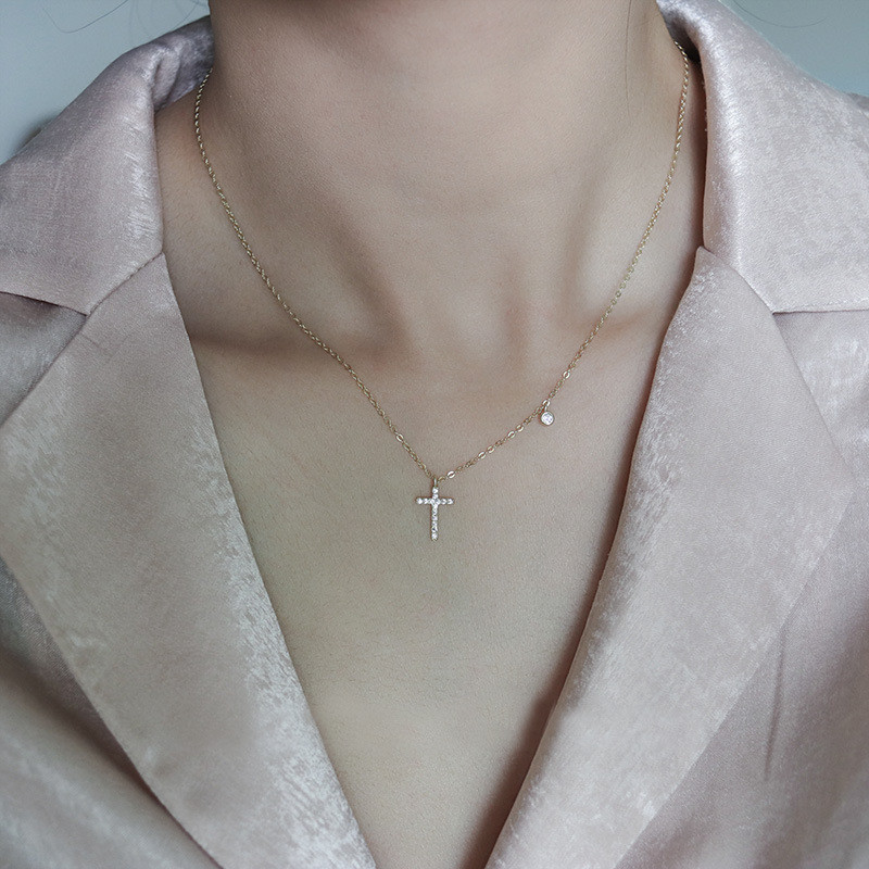 ทั้งคลาสสิกเพชรบริสุทธิ์ฝังแสงหรูหรา s925 สไตล์ที่ดีงาม Silver Niche High-End Cross Chain สร้อยคอ Cl
