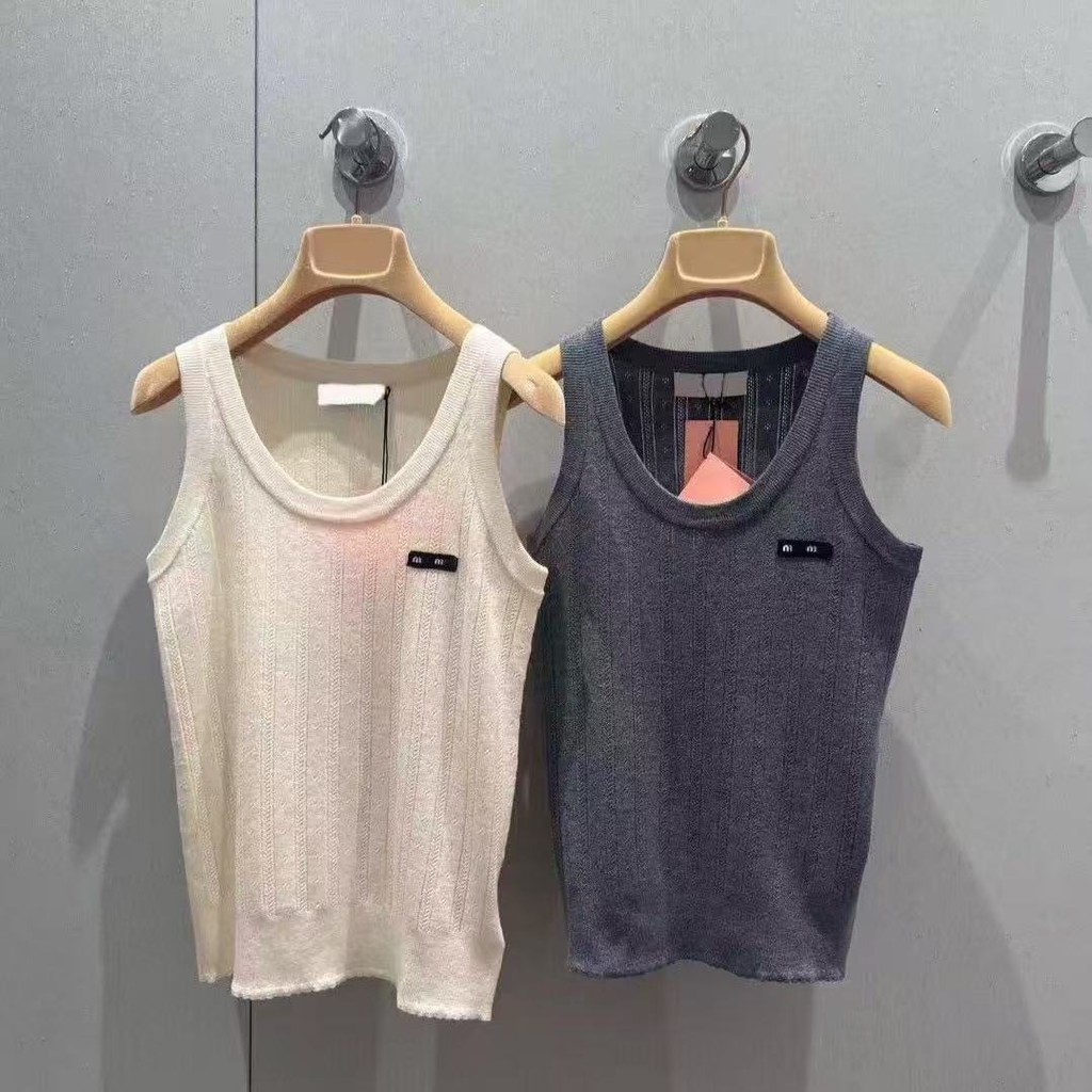 9N1O Mi**iu 26Women's new summer fashion: slim-fit versatile round-neck knitted tank top with a smal