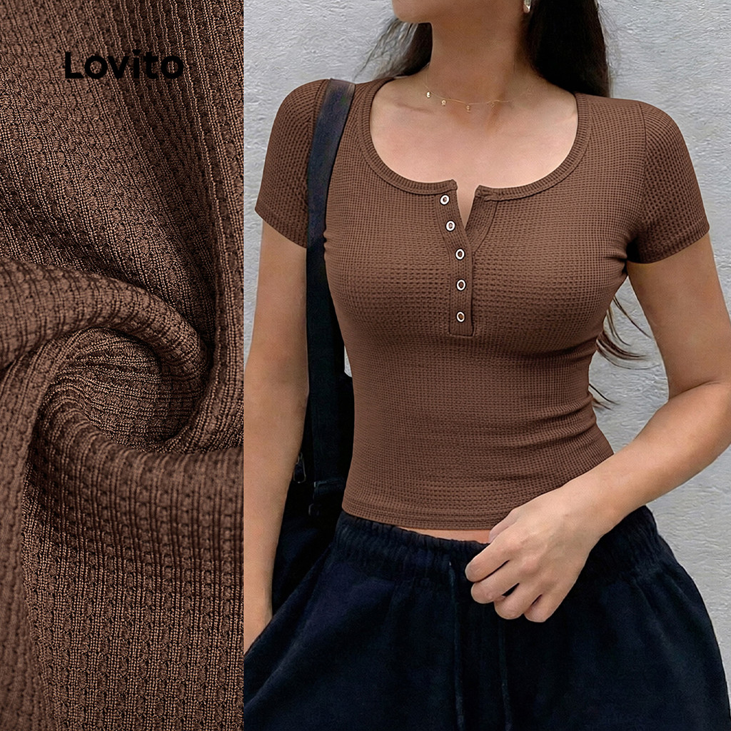 Lovito เสื้อยืดลําลองสีเหลืองแขนสั้นสําหรับผู้หญิงแบบกระดุมสําหรับฤดูใบไม้ผลิและฤดูร้อน LK5ED220