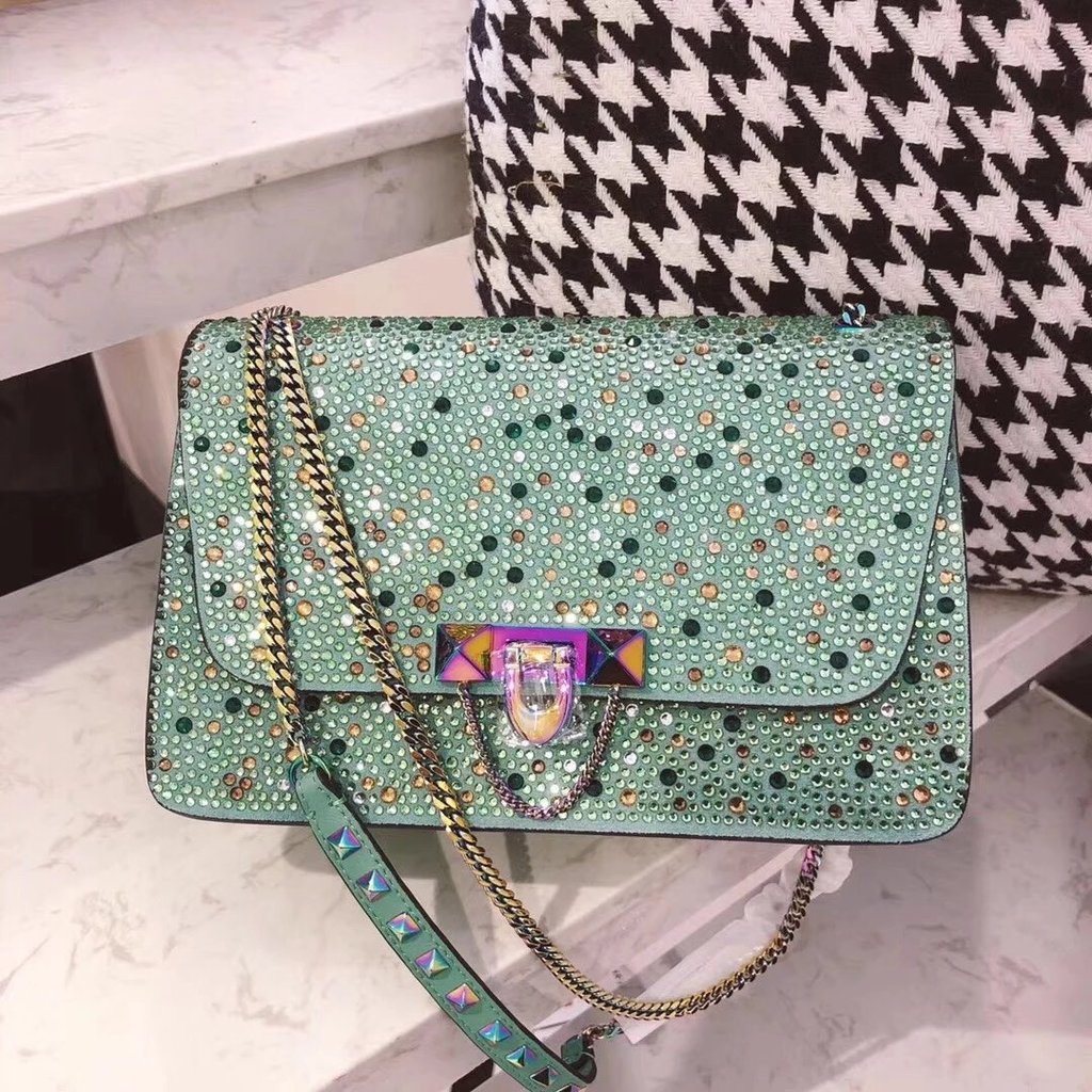 Valentino/Valentino Valentino 18 สไตล์ใหม่ Willow Nail Hot Diamond Shoulder Bag 24cm