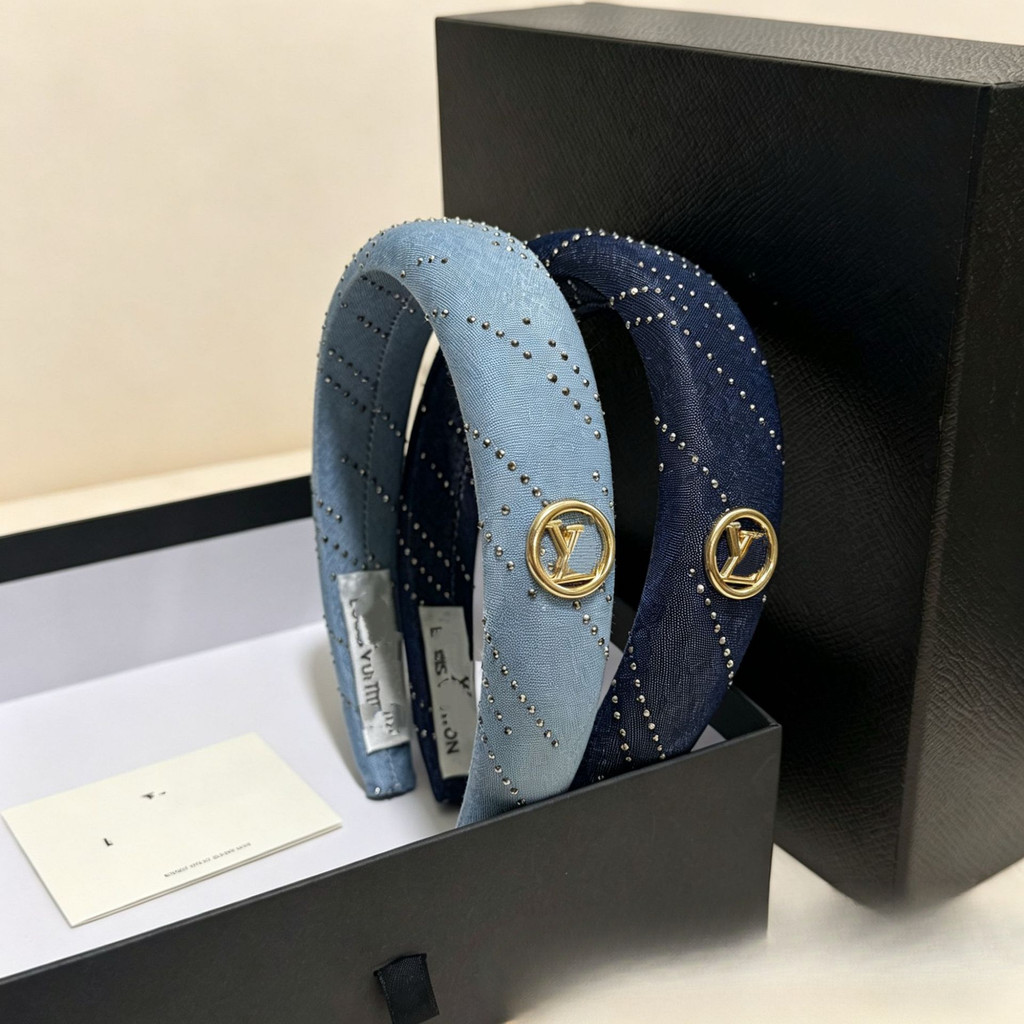 ที่คาดผมผ้ายีนส์พิมพ์ลายแบบใหม่ ออกแบบให้มีขอบกว้างขวาง มีแถบคาดศีรษะเพื่อเสริมความสวยงามและสวมใส่ง่าย