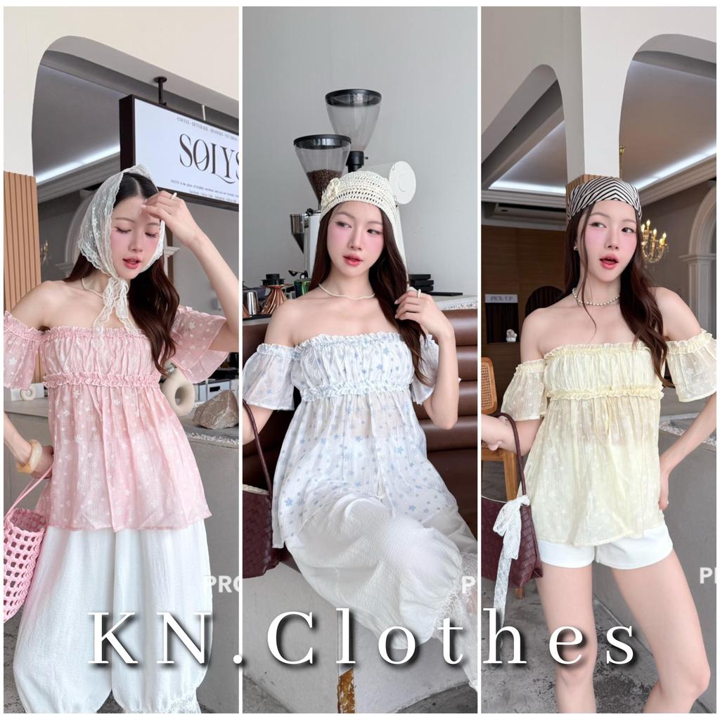 KN.Clothes เสื้อเกาะอกตัวยาว แขนต่อ แขนระบาย เย็บจีบหน้าอก ผ่าหน้า เนื้อผ้าปั้มลายดอกไม้ Prod.Studio