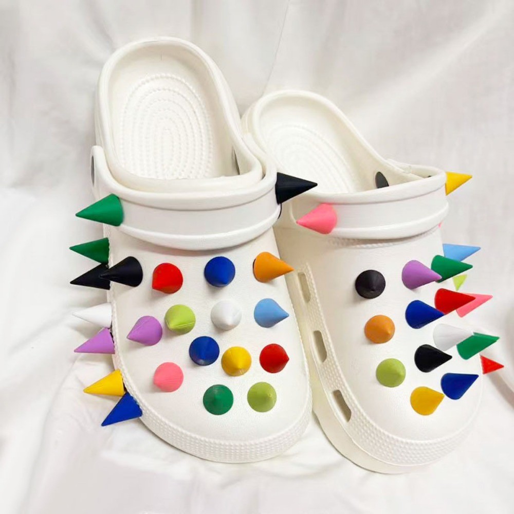 10 ชิ้นแปลกตลก Punk PVC รองเท้า Charms Multi-สี Rivet รองเท้าสวนด้านบน Aceessorries Fit Unisex รองเท้าแตะหัวเข็มขัดตกแต่ง Clog