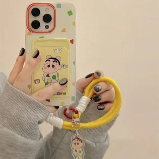 CODที่ไทย เคสสำหรับไอโฟน15 ชินจานชุดนอน เคสช่องใส่การ์ด สายข้อมือ For iPhone17 16 11 12 13PROMAX 14 15PLUS 7/8 SE2 XS XR