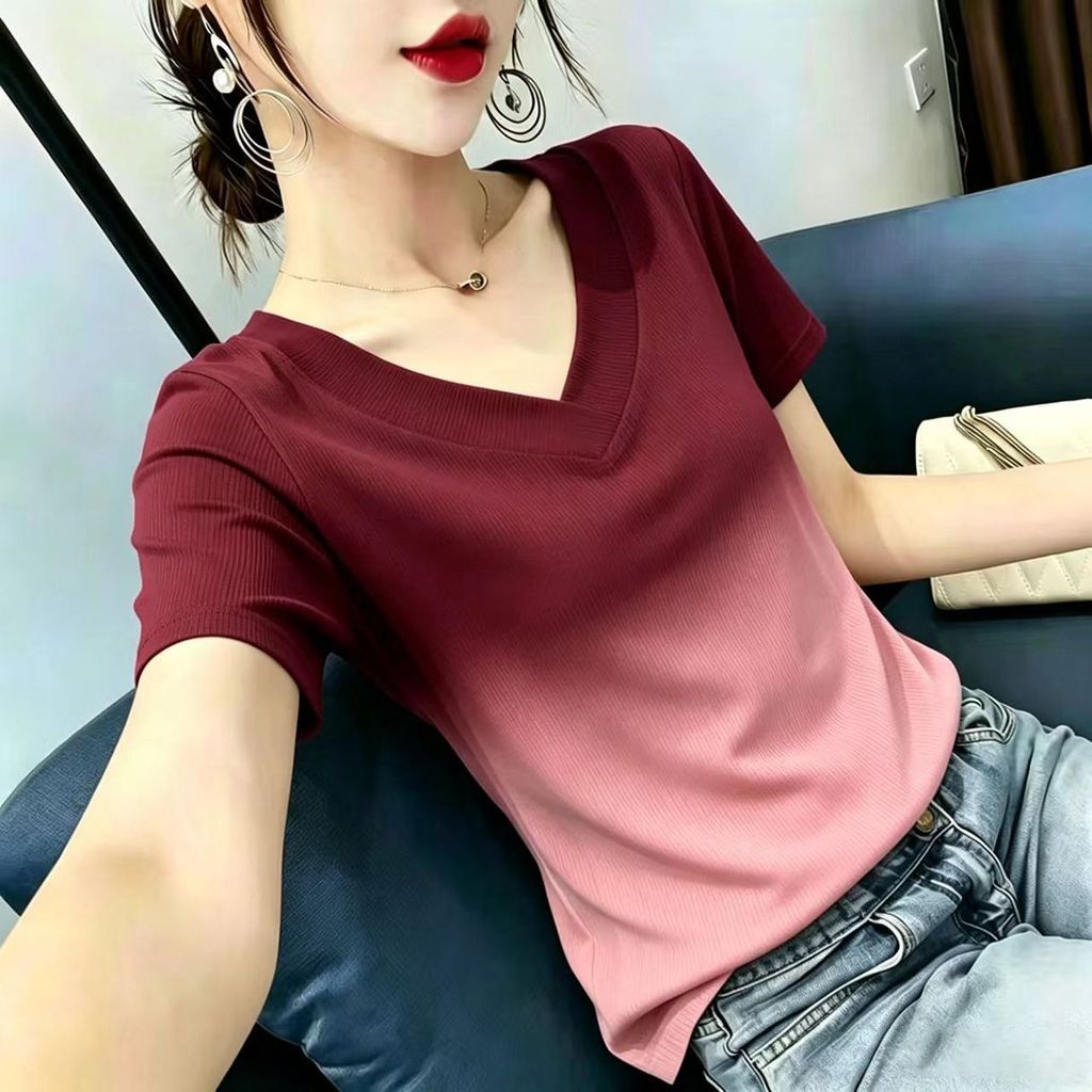 สุภาพสตรีฤดูร้อนบางระดับไฮเอนด์ขนาดใหญ่คอวีไล่โทนสีแขนสั้นเสื้อยืดแฟชั่นขนาดใหญ่หลวม ผอมลง ดูด้านบน