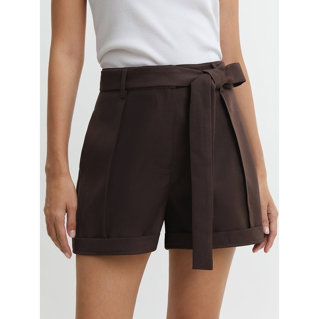 [Pomelo] กางเกงขาสั้นทรงเข้ารูปผูกเอว / Tie Waist Pleated Tailored Shorts