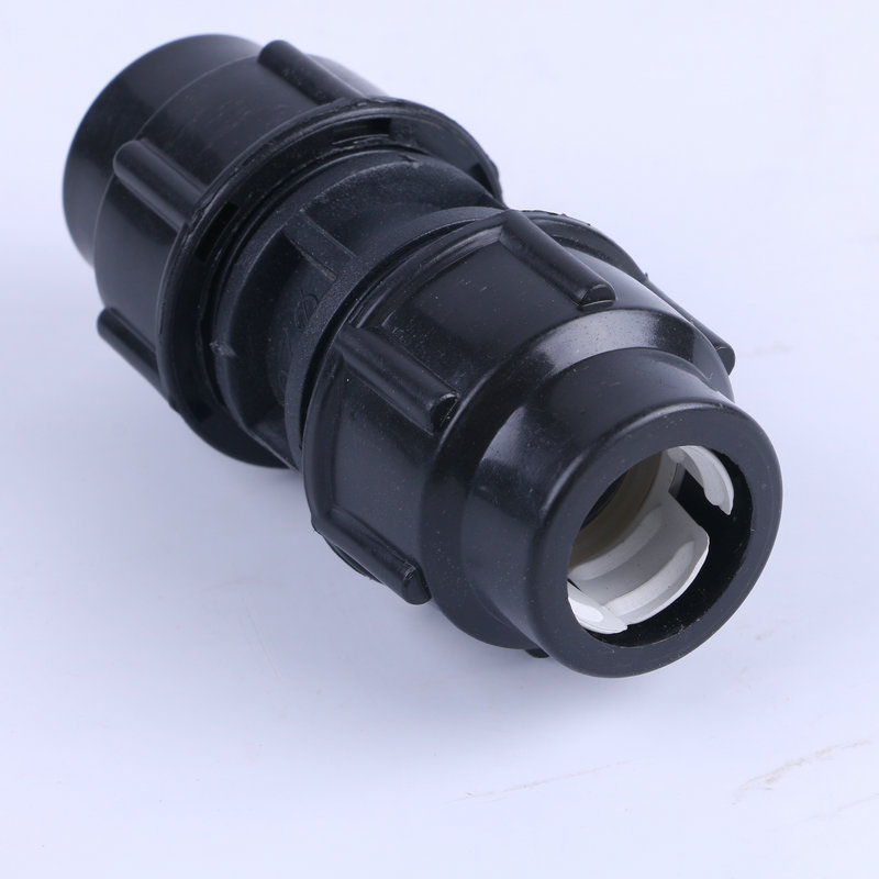 Quick Connector PE Quick Connector โดยตรง Farmland ชลประทานตรง pe 20-110 ท่อน้ํา Flex Connector Quic