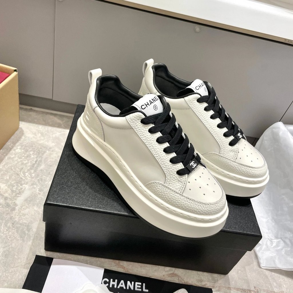 Chanel สไตล์ใหม่ Cowhide หนาSoled บิสกิตรองเท้า chanel รองเท้าสีขาว chanel รองเท้าหนาSoled chanel รอ