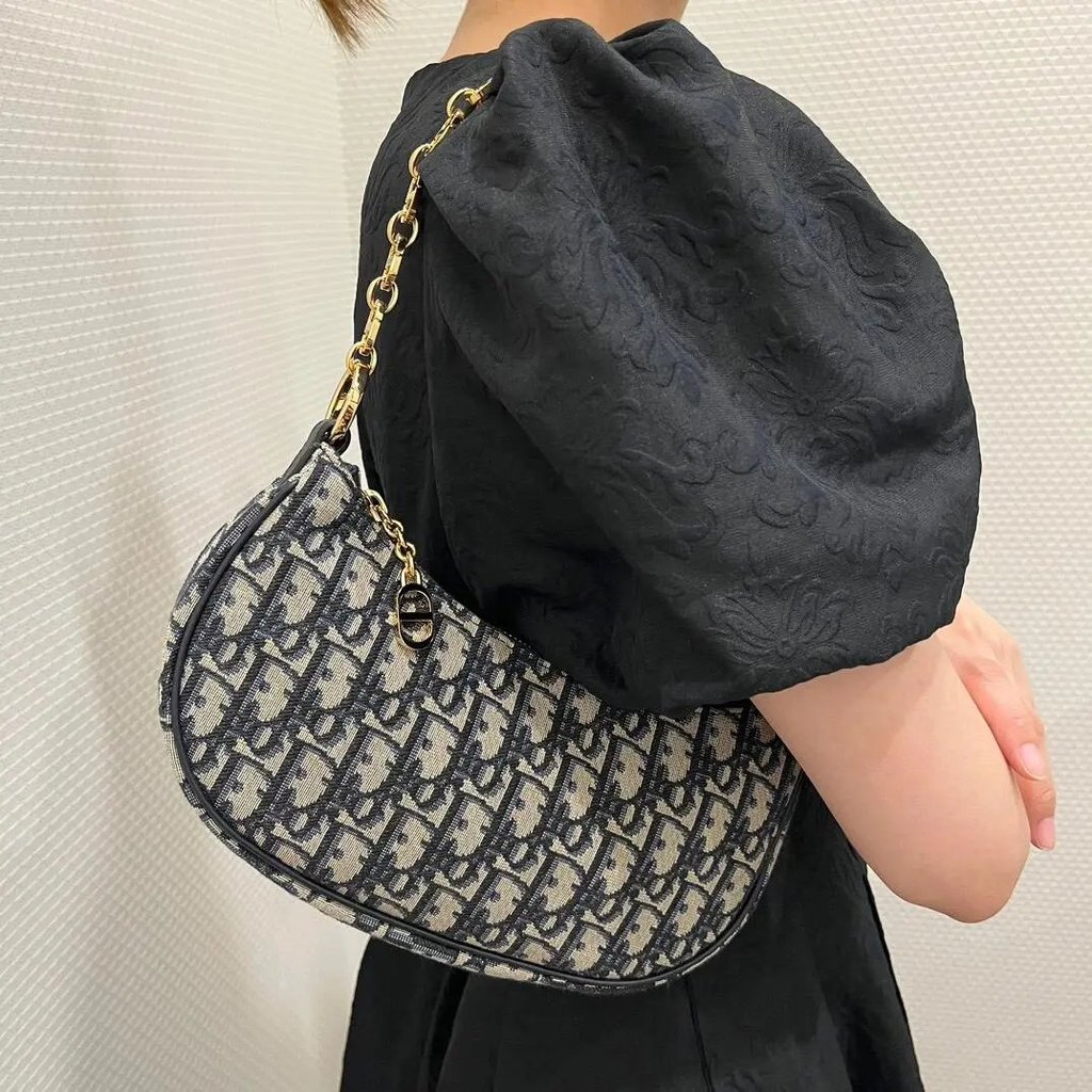 Lounge Underarm Bag สายตายาวตามอายุสีจับคู่ Lounge Feel Original Blue Jacquard กระเป๋าสะพายกระเป๋าถื