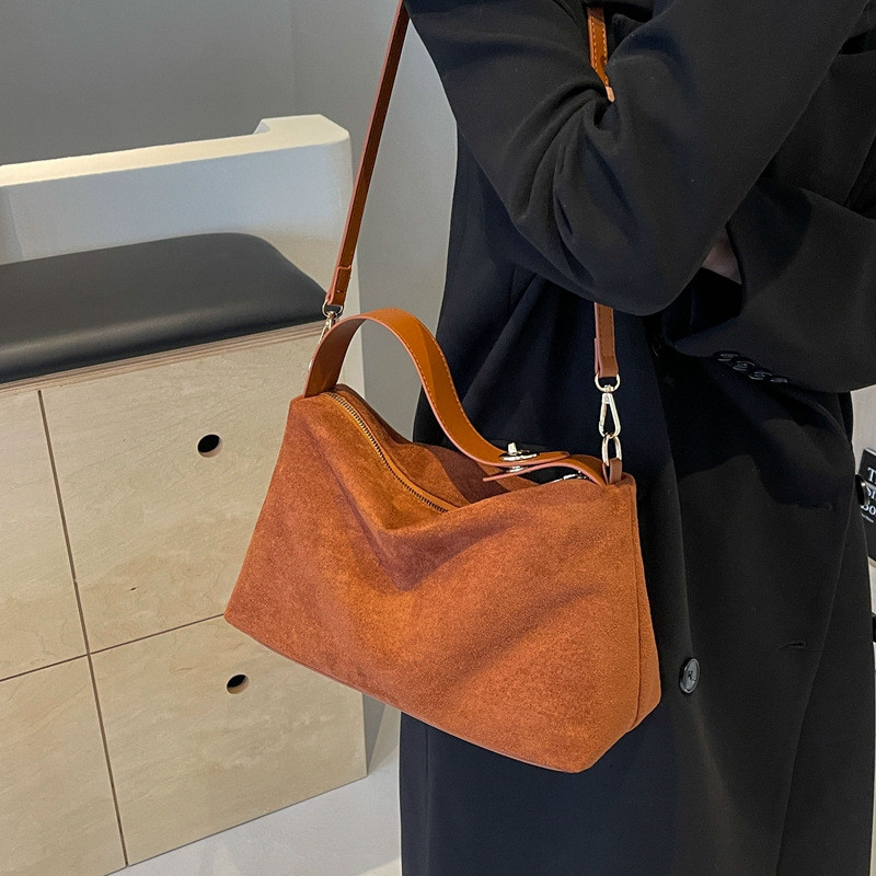 นําเข้า Retro Suede กระเป๋าสะพายผู้หญิง 2026 มาใหม่ล่าสุด Frosted Suede Underarm Crossbody กระเป๋าถื