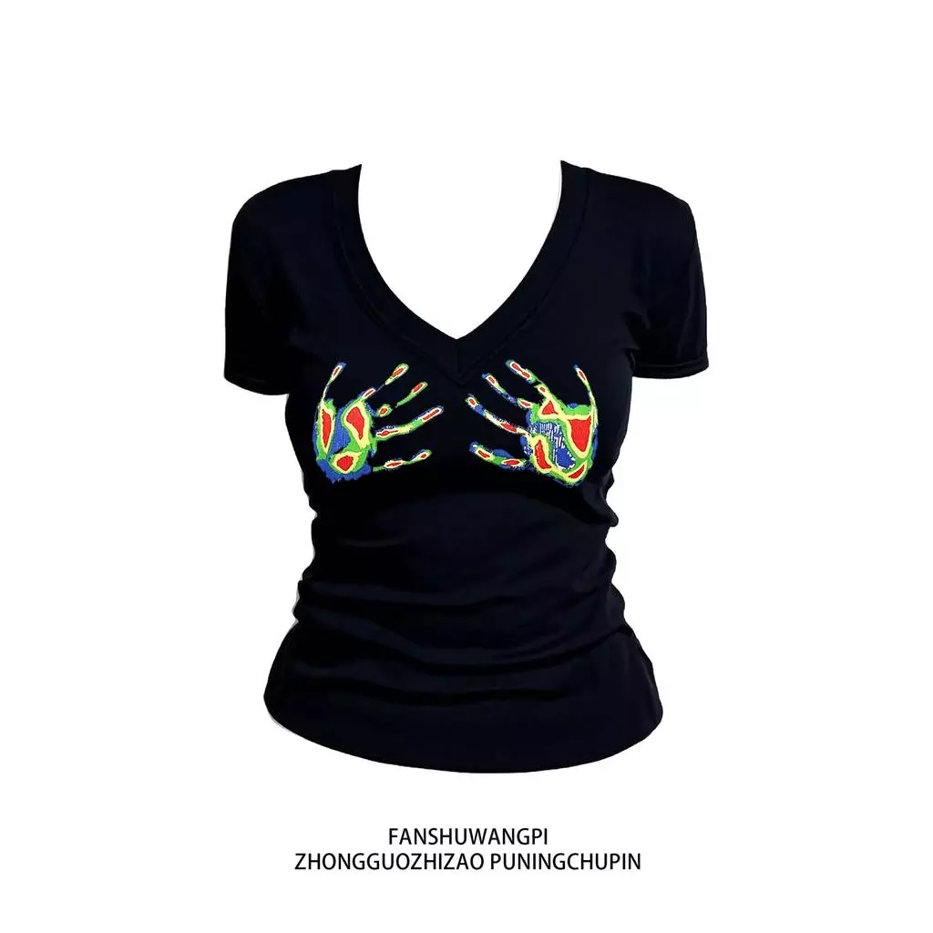 【จัดส่งตลอด 24 ชั่วโมง】เสื้อยืดแขนสั้น คอวี สีขาว กระชับหุ่น สไตล์สาวแซ่บ ฤดูร้อน ดีไซน์เก๋ แฟชั่นสุดชิค y2k shirts