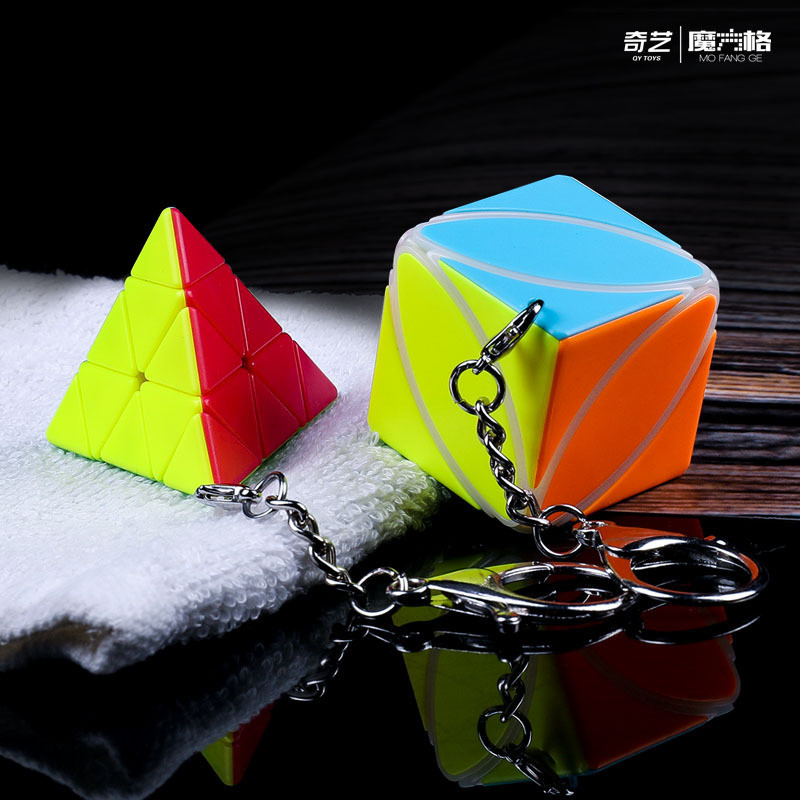 Qiyi Rubiks Cube Mini Pyramid Maple Leaf พวงกุญแจ Rubiks Cube รูปพิเศษสี Entry Smooth Pend